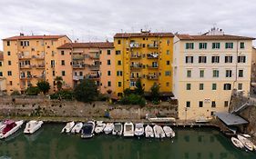 Le Streghe Rooms E Art,Centralissimo Con Garage Su Richiesta